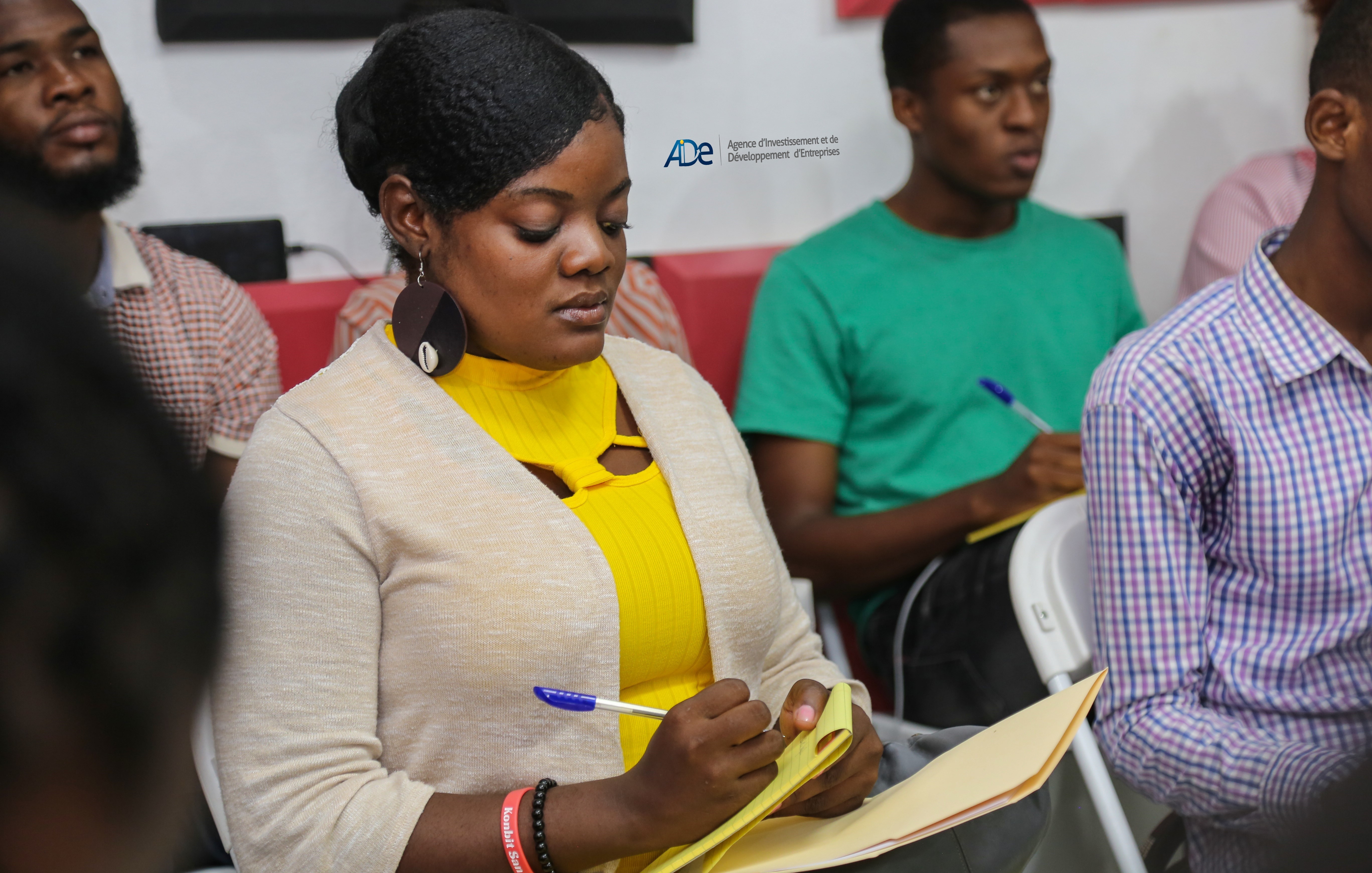 JENI-Programme de bourses d’excellence pour l’insertion professionnelle des jeunes